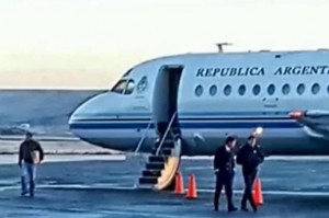avion periodicos calafate